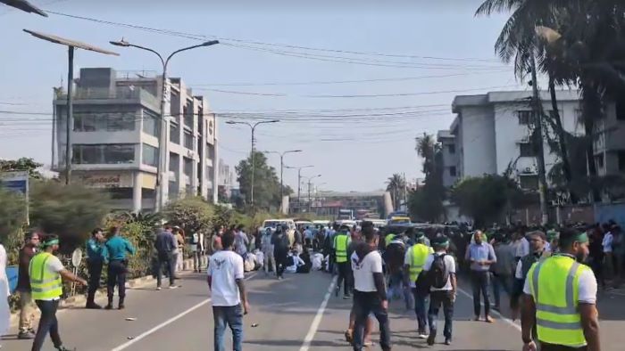 আশ্বাস পেয়ে কর্মসূচি স্থগিত করলেন চাকরিচ্যুত সশস্ত্র বাহিনীর সদস্যরা